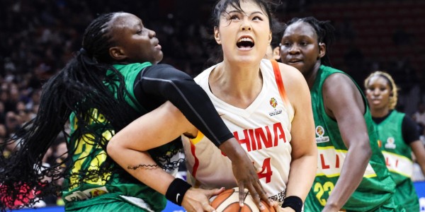 乐鱼体育平台-中国女篮首胜功臣诞生！不是韩旭和张子宇，宫鲁鸣这步棋走对了