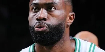 乐鱼网下载-ESPN记者：若凯尔特人未完成扬尼斯交易，布朗可能申请交易